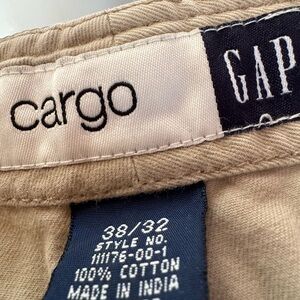 Vintage Men’s GAP cargo pants- 38/32- good condition